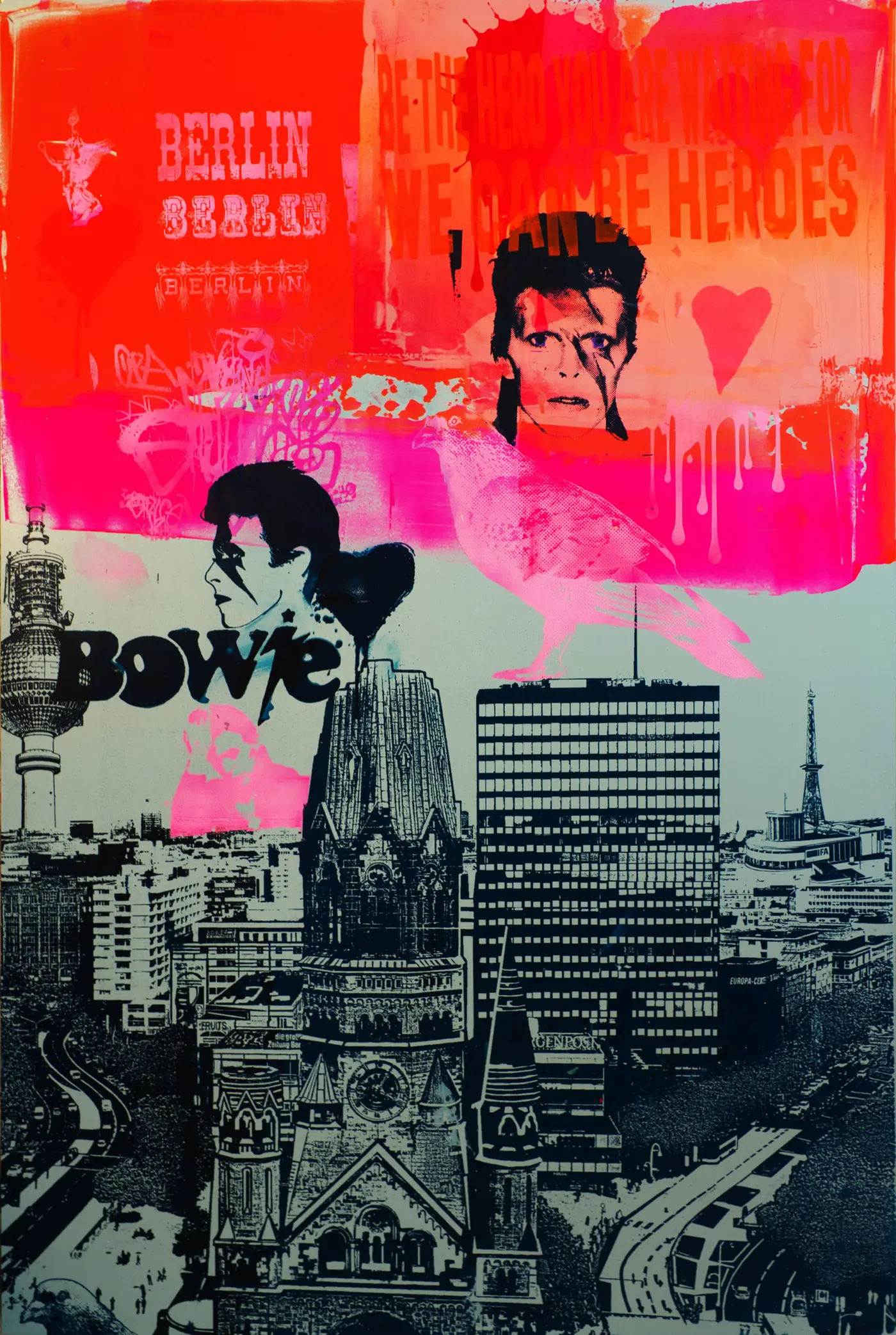 Küss mich in Westberlin – Bowie in Rot und Pink über der Gedächtniskirche, darunter West-Berlin in Schwarz-Weiß.